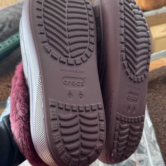 NWT Plush Lined Burgundy Clogs - Picture 9 of 9